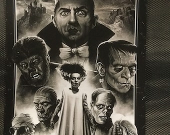 Może przedstawiać: Czarno-biała ilustracja klasycznych potworów z filmów grozy, w tym Drakuli, potwora Frankensteina, wilkołaka, stworzenia z Czarnej Laguny i niewidzialnego człowieka.
