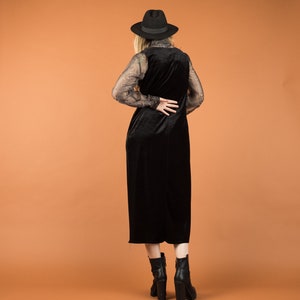 Vintage Ärmelloses Maxikleid aus schwarzem Samt Schlitze an der Seite, lockere Passform Luxuriöser Samt Größe S, Elegante Retro Glam Goth Mob Frau Bild 4