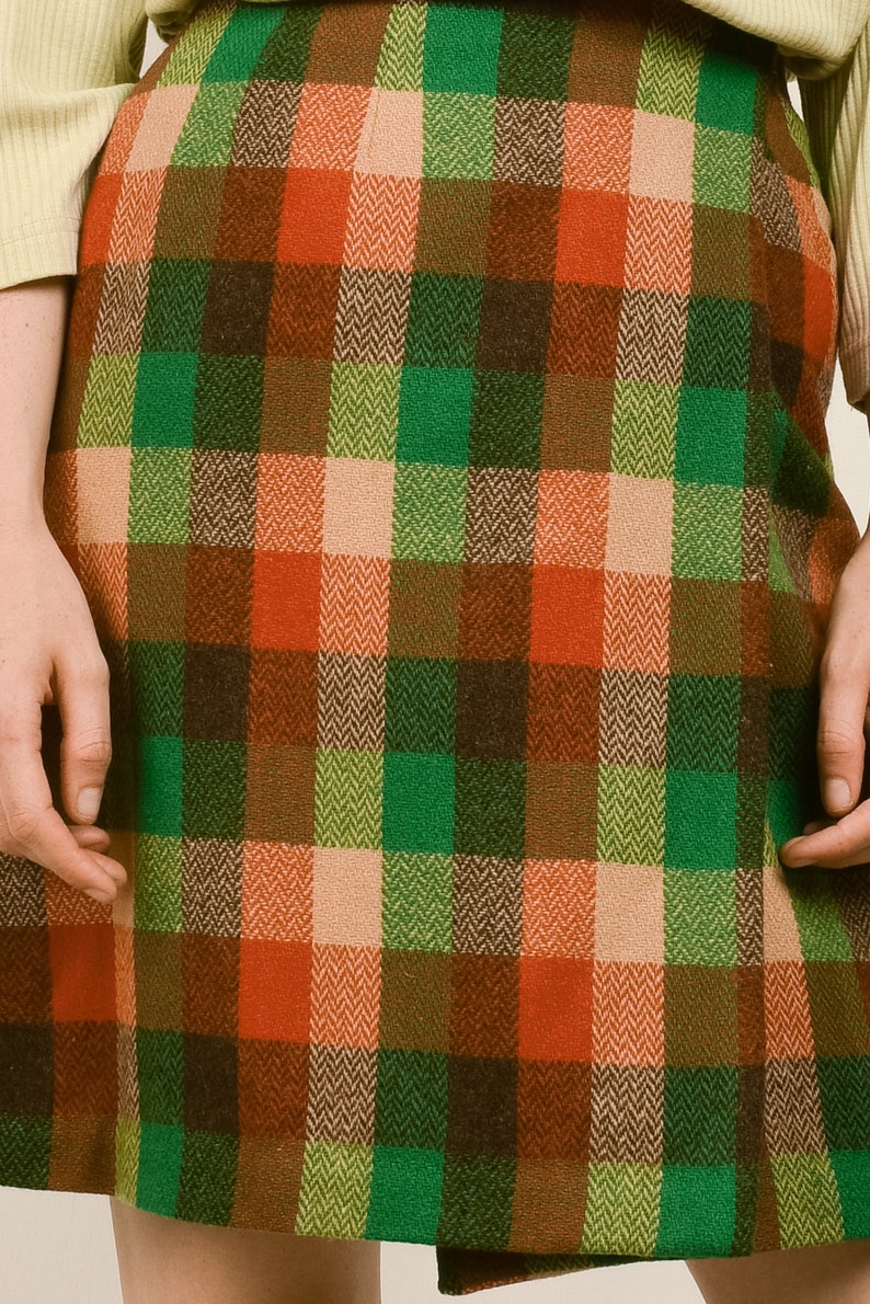 Vintage 70s Wool Plaid Wrap Skirt Autumnal Tones, 3 Snap Closures, Above Knee No Tags, Wool Beige/Green/Red/Orange Plaid, Size XS/S image 7