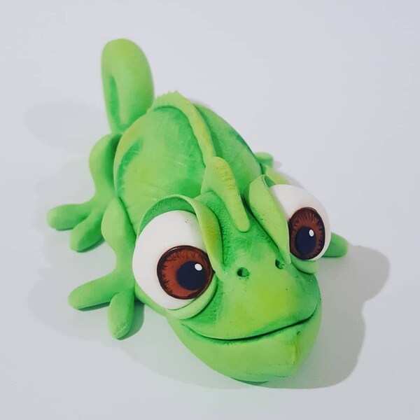 Chameleon cake topper