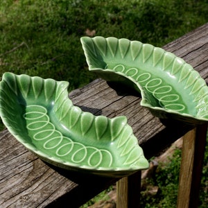 1950's California Pottery Retro Green Bowls Dishes Kitchen Decor Serving Appetizer Party Vintage Ceramic Leaf Dish Mod Platter Calif USA L56
