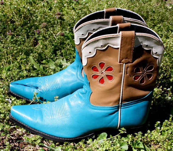 white lace cowgirl boots