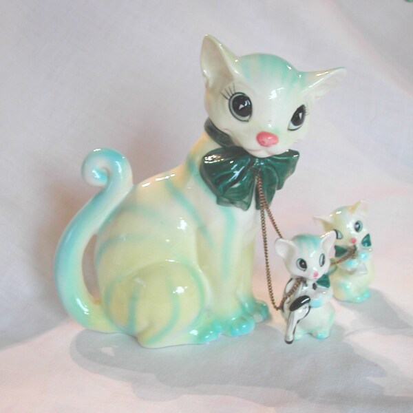 Lipper & Mann Cat Figurine, Mama and Two Kittens On Chains