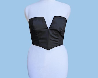 Corset noir sur buste coupe V Ariel Cosplay Renaissance GN fantastique