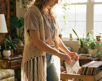 Vintage-inspirierte gehäkelte Weste mit Fransen im Boho Western Style (Größe M/L) - 9 Farbvarianten