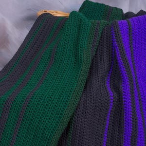 Manta de regazo de rayas tejida a crochet - 4 colores disponibles