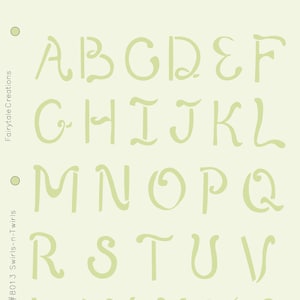 Puede incluir: Un esténcil para manualidades con el alfabeto en una fuente con remolinos. El esténcil "Swirls-n-Twirls" mide 21,5 cm x 28 cm. Fabricado en EE. UU.