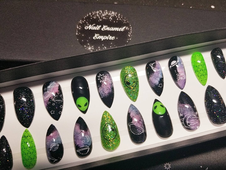 Uñas extraterrestres / Uñas galácticas / Uñas con purpurina / Brillantina holográfica / Uñas espaciales / Uñas postizas / Uñas postizas / Uñas extraterrestres / Galaxia / Espacio