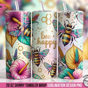 Puede incluir: Un diseño de sublimación para un envoltorio de vaso skinny de 20 onzas con una abeja y las palabras "bee happy" en letras doradas brillantes. El diseño también incluye flores, hojas y patrones de panal en tonos de rosa, verde, amarillo y dorado.