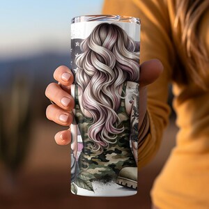 Dumna żona żołnierza Tumbler Wrap: 20 oz Sublimacja Projekt PNG, Żona żołnierza, Żona piechoty morskiej, Żona marynarki wojennej, Żona wojskowego Tumbler, Nieśmiertelniki dla psów Camo zdjęcie 3