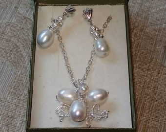 vintage Silver tone Bijoux Pendentif Collier Boucles d’oreilles Set In boîte ajustée