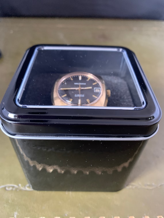 Vintage WALTHAM 17 Jewels Gents Wristwatch With Black Dial C1970s
