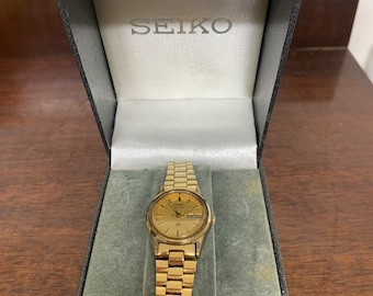 Vintage SQ Seiko Gold Tone Quartz Day Date Ladies Watch
