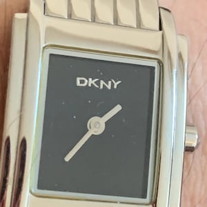 Genuine DKNY NY-3150 Ladies Stainless steel watch fitted box Watch box