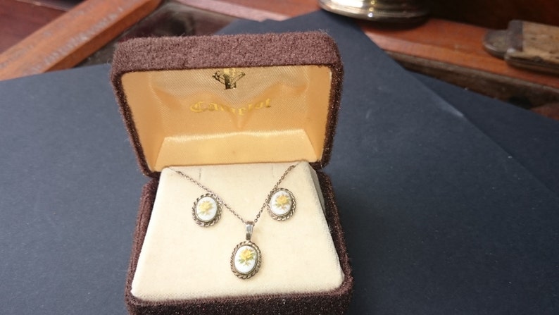 Vintage Camelot Costume Jewelry Pendant Necklace Earrings Set Original Box