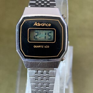 Vintage Ladies Advance Quartz LCD Watch