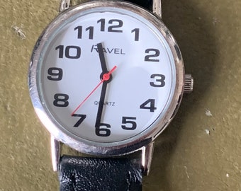 Ravel Ladies Fashion White Face rood tweedehands horloge