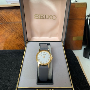 Beautiful Seiko  Ladies Gold Tone  Quartz Watch 1A00-0A20 boxed