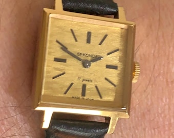 Schöne Vintage 17 Jewels Vergoldete Damen Sekonda RECTANGULAR Hand Armbanduhr mit strukturiertem Zifferblatt mit zweifarbigem Gold