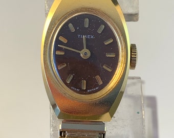 Vintage 1973 Timex Goldtone Hand Winding 17 Jewel Ladies Watch Wristwatch Timex 17 Jewels Wristwatches | eBay main image 4