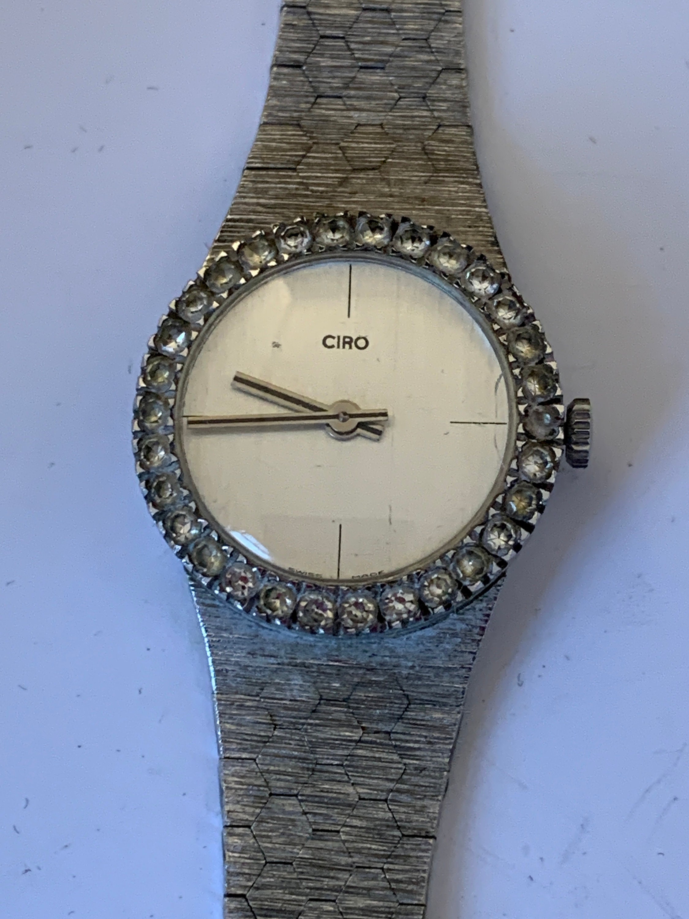 Broche CIRO vintage : fleurs dorées avec strass pêche et roses