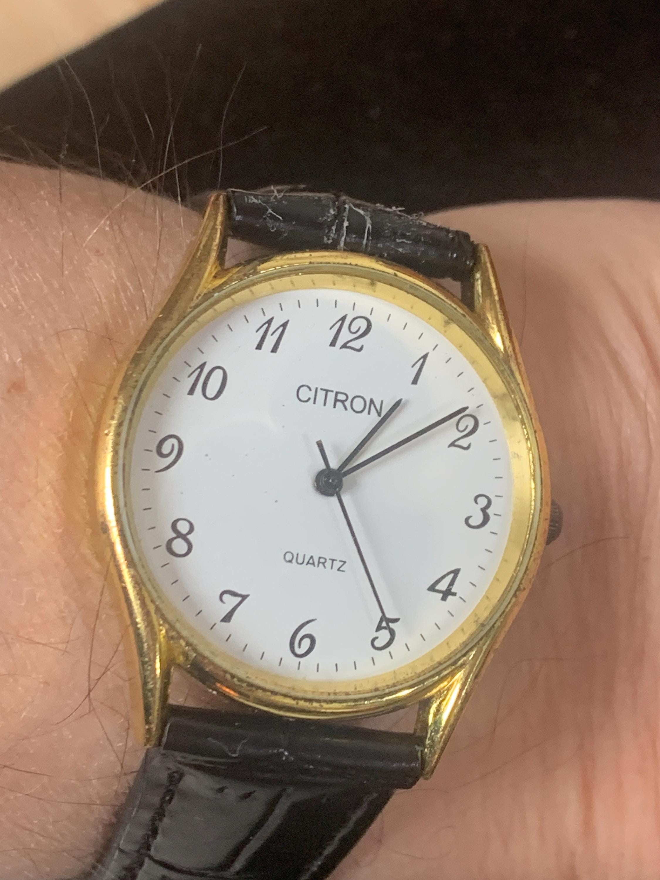 Vintage Citron Unisex 32.8mm No Fuss Quartz Dress Watch in the