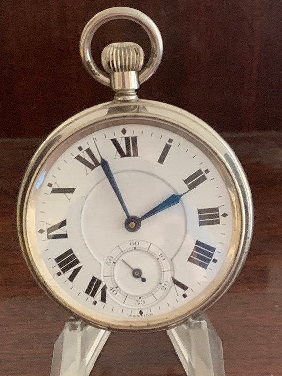 Orologio da tasca vintage cromato con grandi numeri romani e quadrante dei  secondi