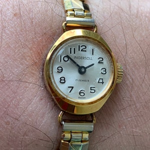 Vintage Ladies Ingersoll 17 Jewel Watch Canada