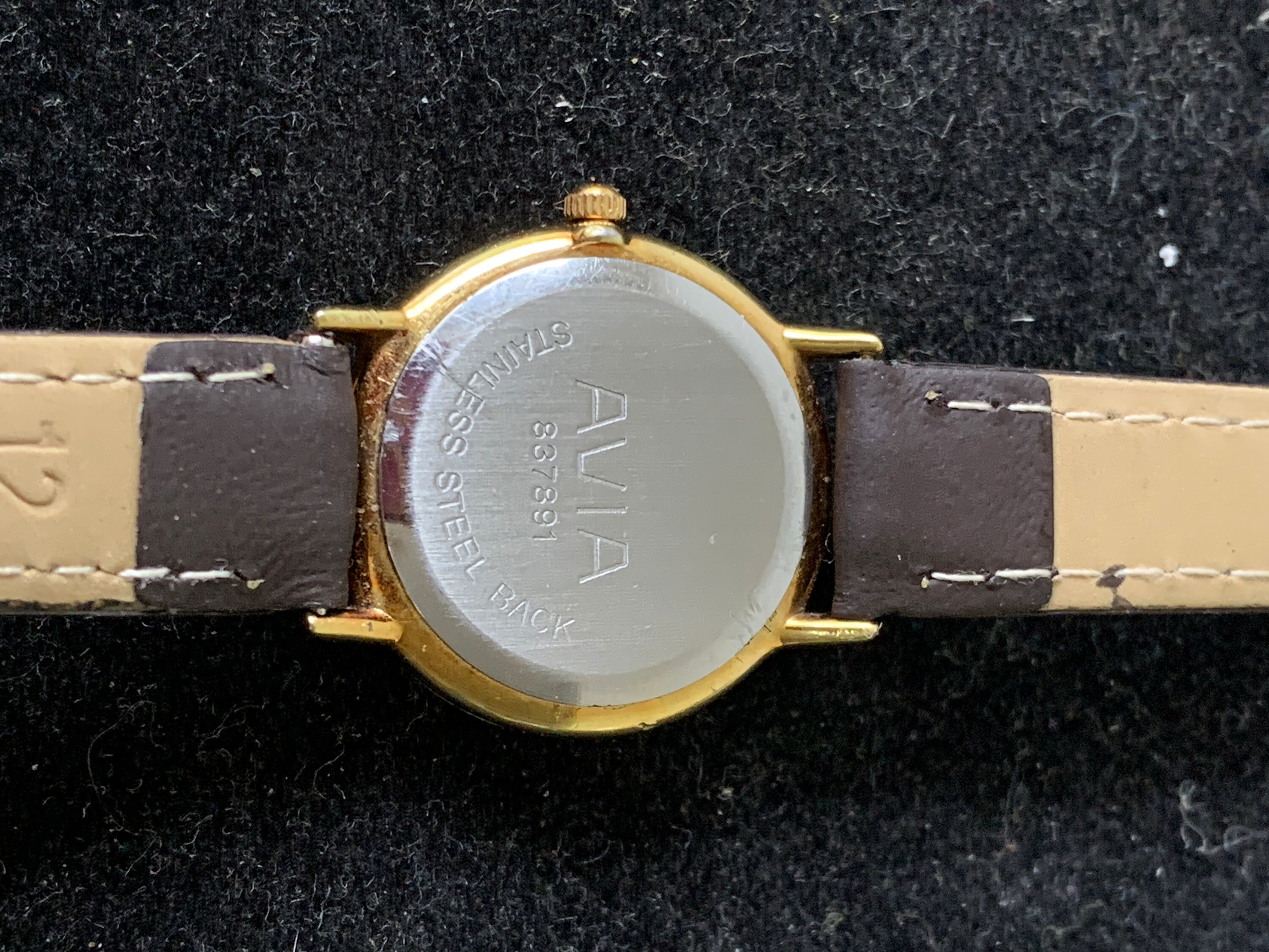 Montre-bracelet Vintage Avia Pour Femme - Cadran Or, Quartz Suisse - État De Marche, 20 Mm