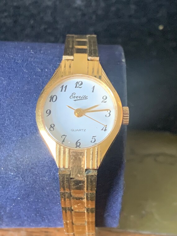 Vintage Ladies  Everite Quartz bracelet strap watch View 2