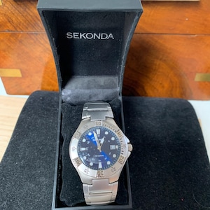 Sekonda Men&#39;s Stainless Steel Bracelet Watch Water Resistant 50 Metres boxed