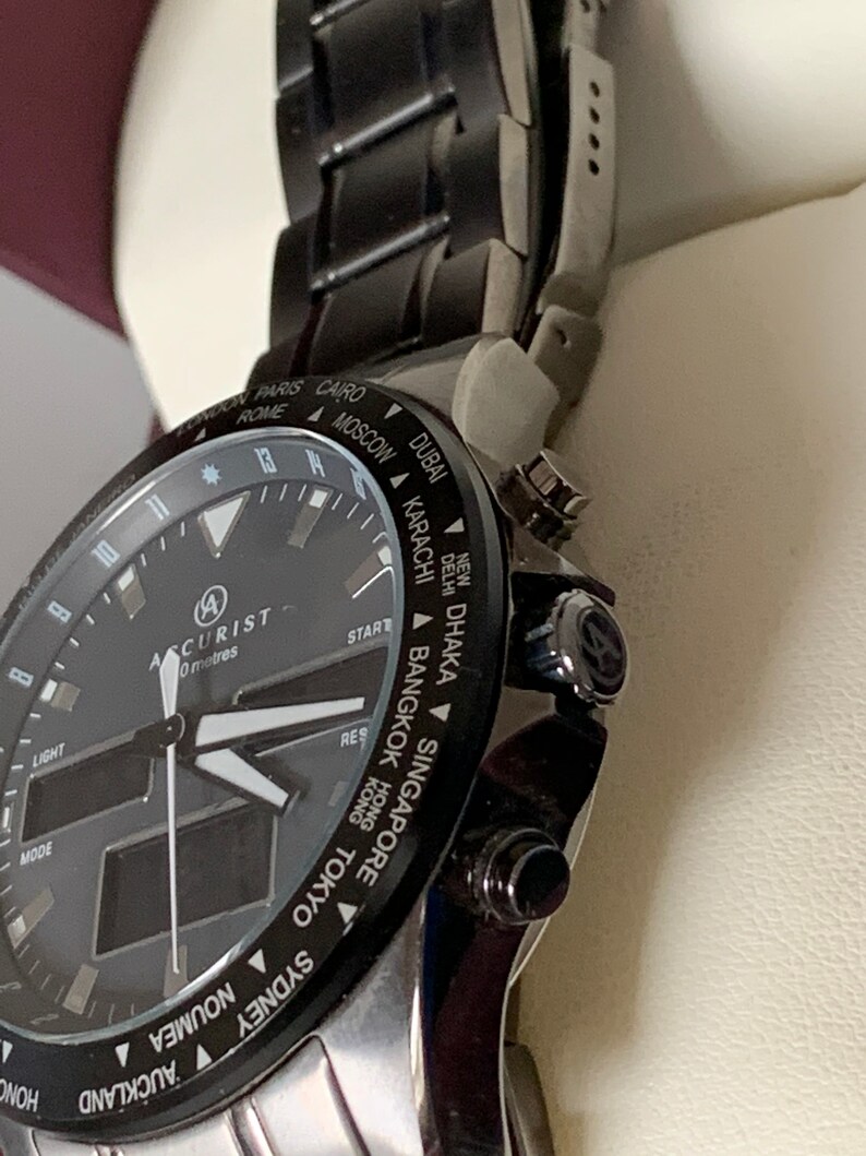 accurist world timer