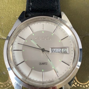 Mens Vintage Sekonda Two coloured dial Watch Quartz cal 8122 AF