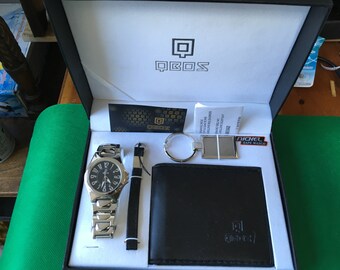 QBIZ GORGEOUS WOMEN GIFT SET WATCH, PEN AND KEY WALLET MSRP $99.99 Ensemble Women main image 4