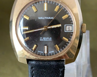 WALTHAM SWISS メンズ　腕時計。。 Vintage WALTHAM 17 Jewels Gents Wristwatch With Black Dial C1970s