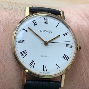 Sekonda 2209  23 jewels Vintage mechanical wrist watch with White  dial and Roman numerals