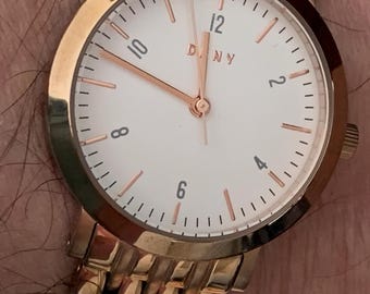 Reloj DKNY Minetta para mujer NY2511 en tono oro rosa