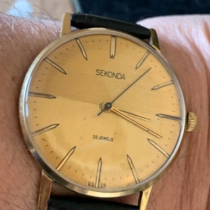 Vintage Mechanical Gents watch SEKONDA 23 Jewels  split Gold Dial watch