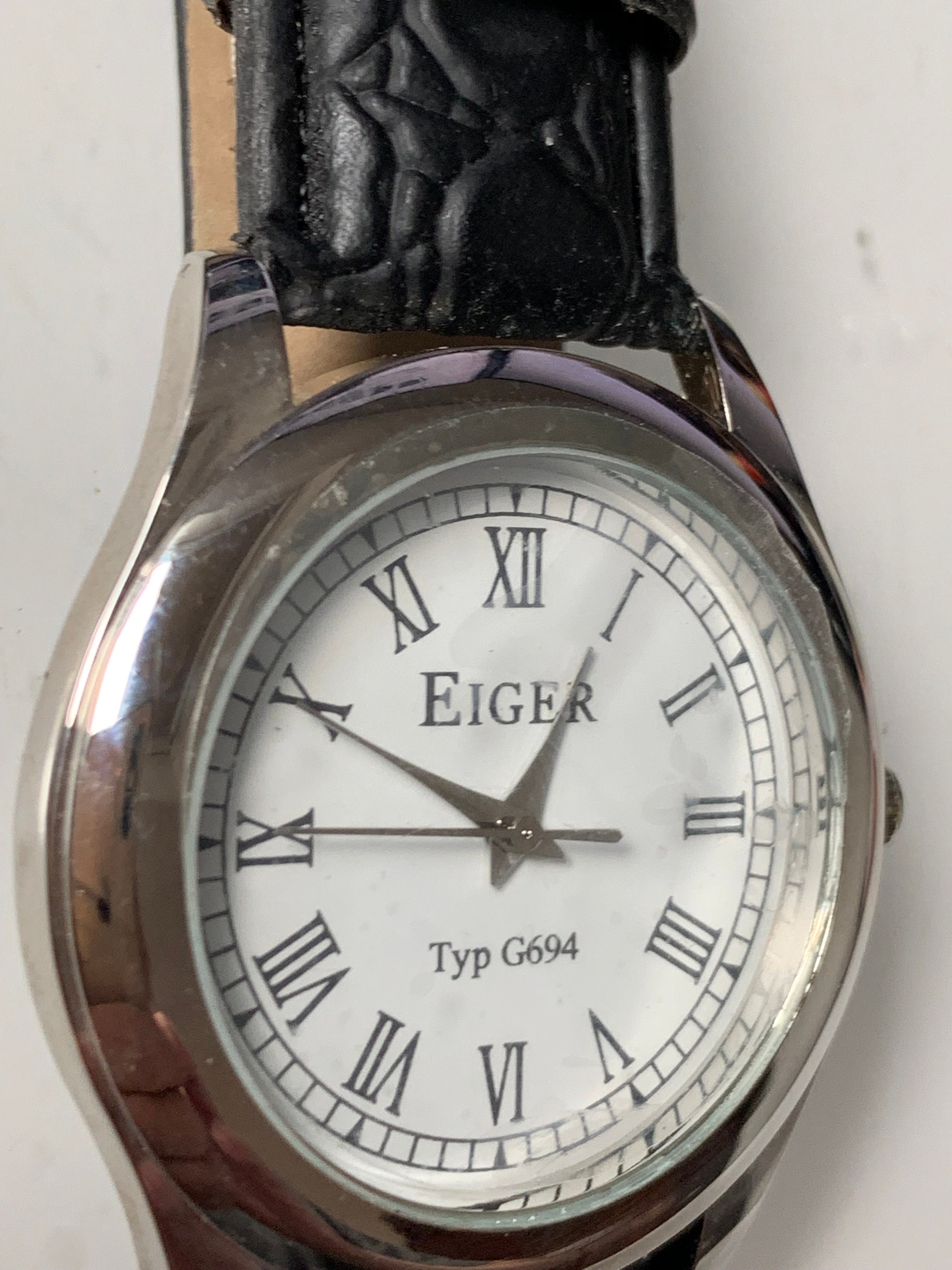 EIGER Type G694 Round Watch Quartz Unisex With Deco Style