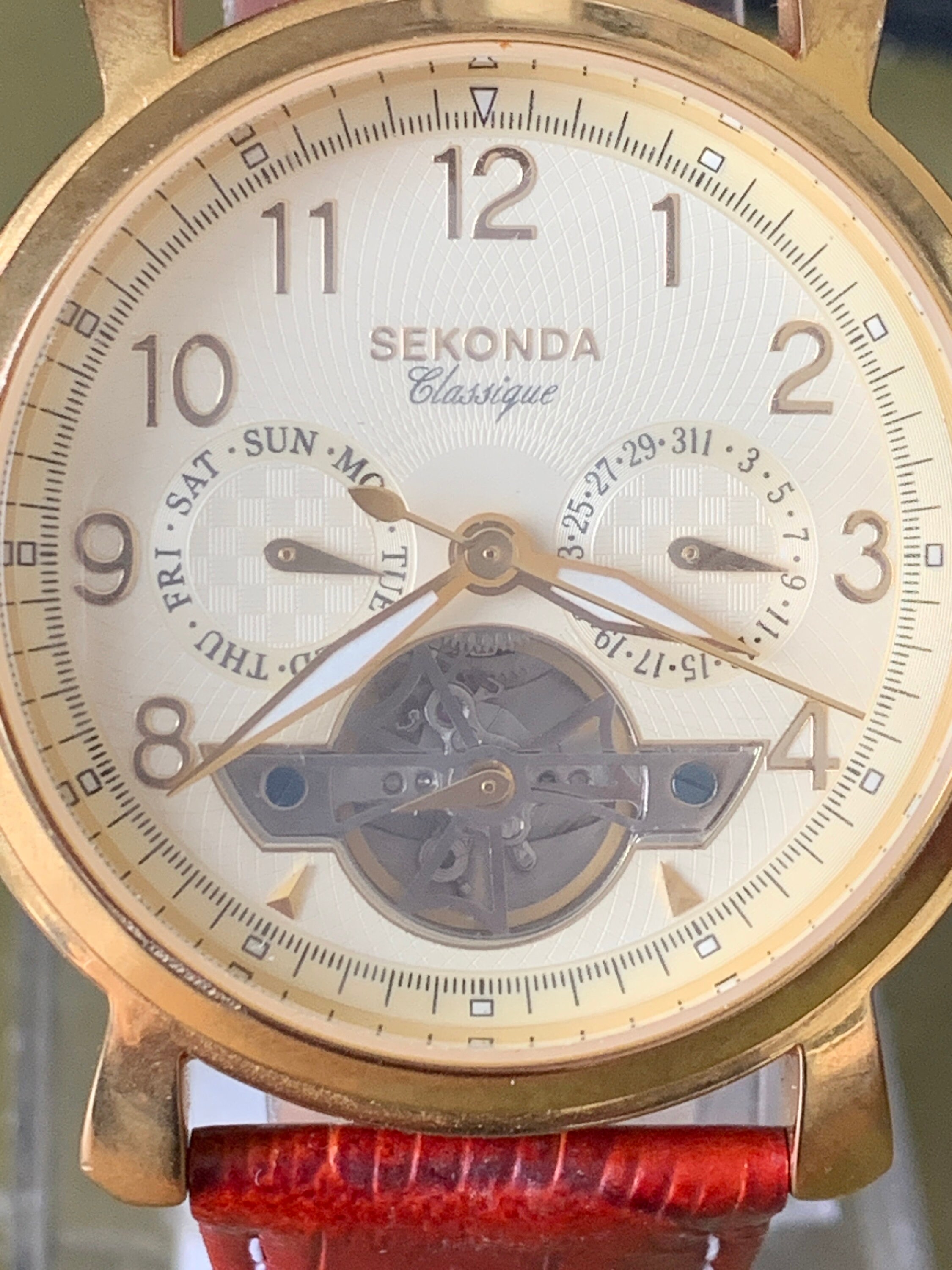 Sekonda classique hotsell gold watch