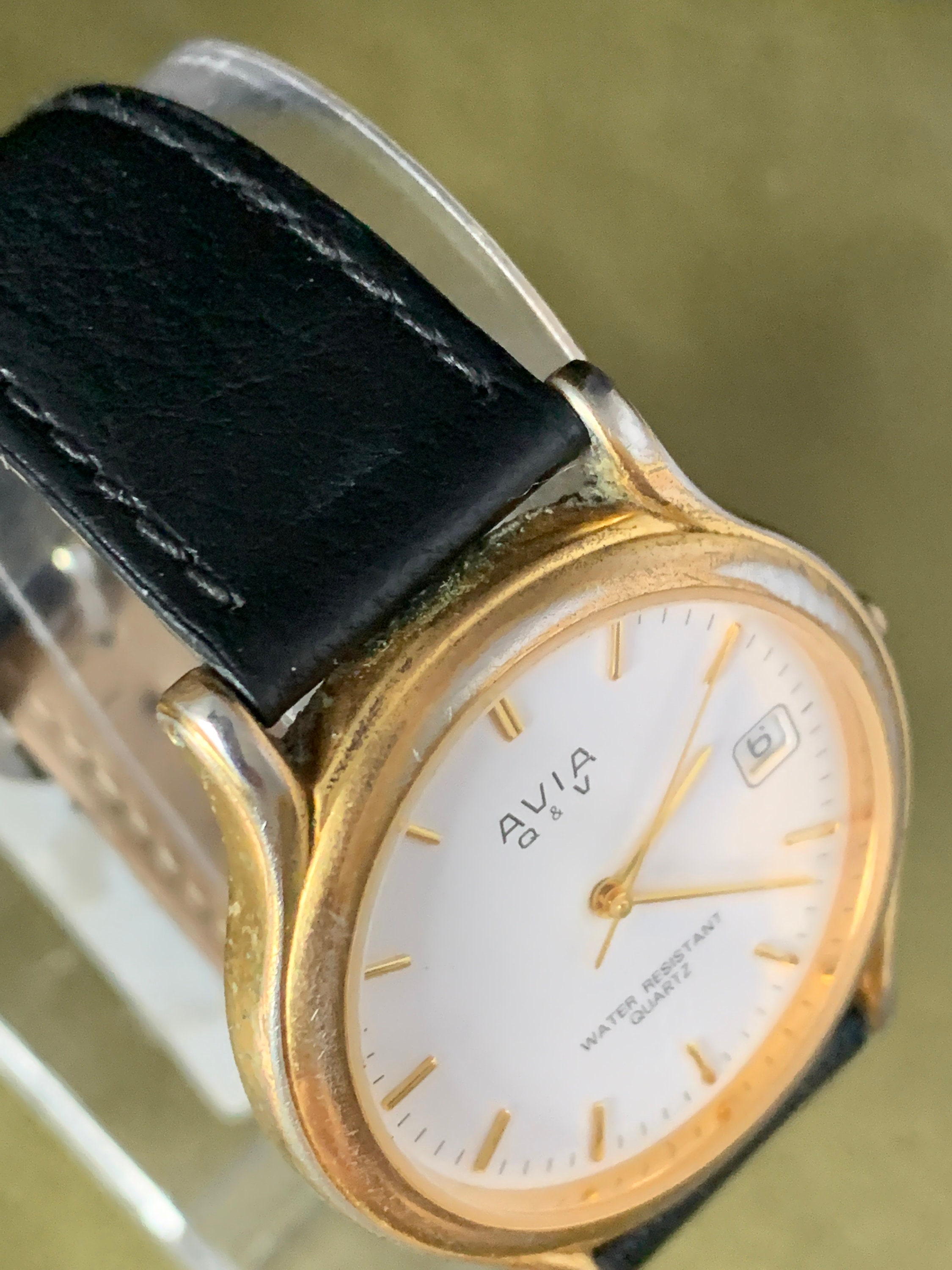 Avia quartz hotsell watch