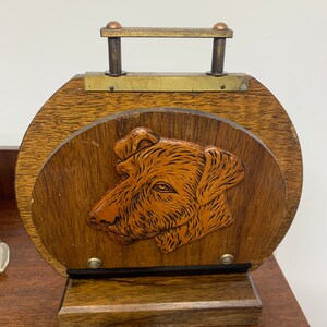 Porta-cartas de madeira Art Déco vintage com design de cachorro