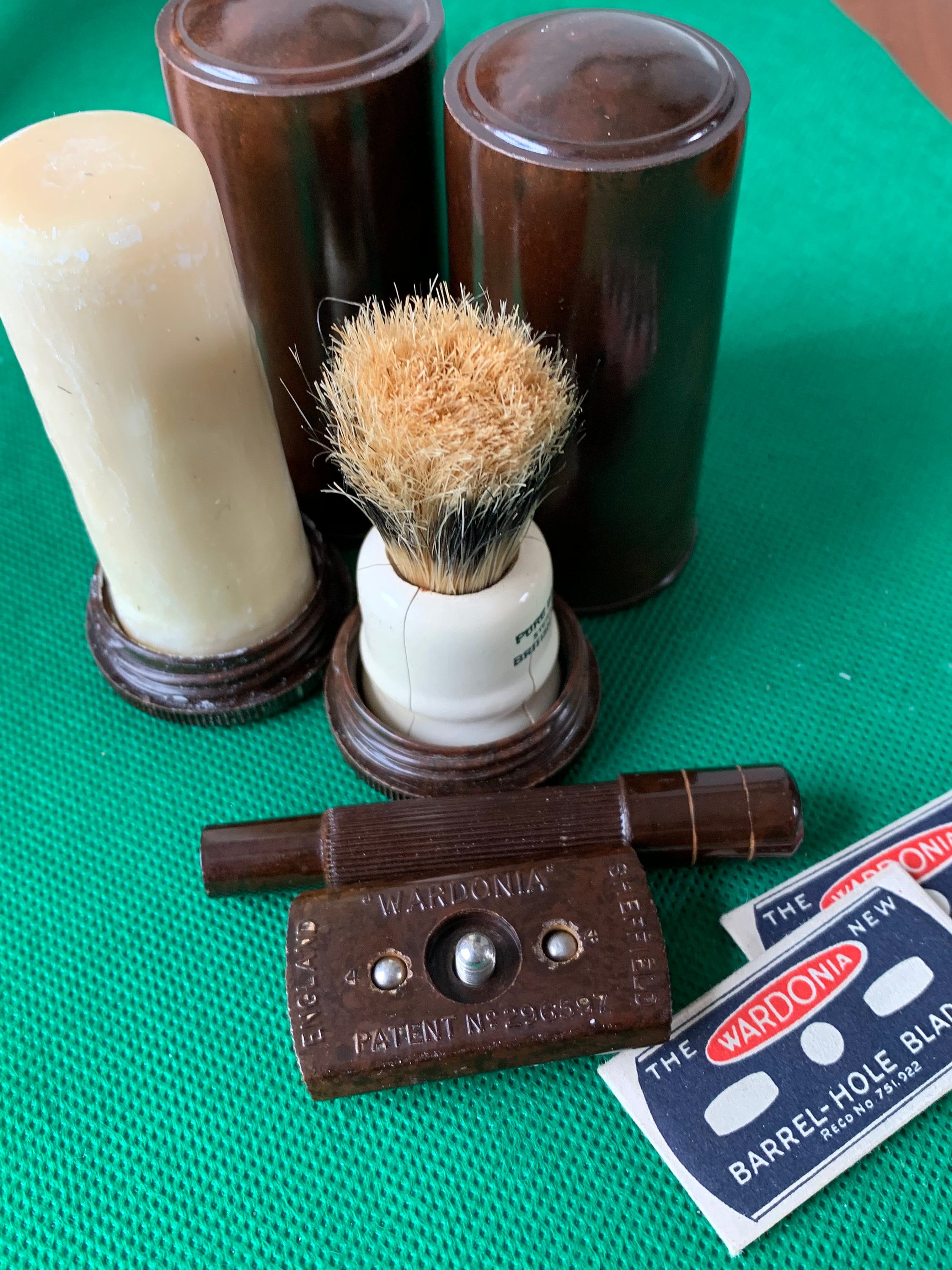 Image of 1930S Wardonia Bakelite "Mahogany Traveller's" Safety Razor Set. Mens Shaving. Antique Razor. Retro Travel Shaving Set