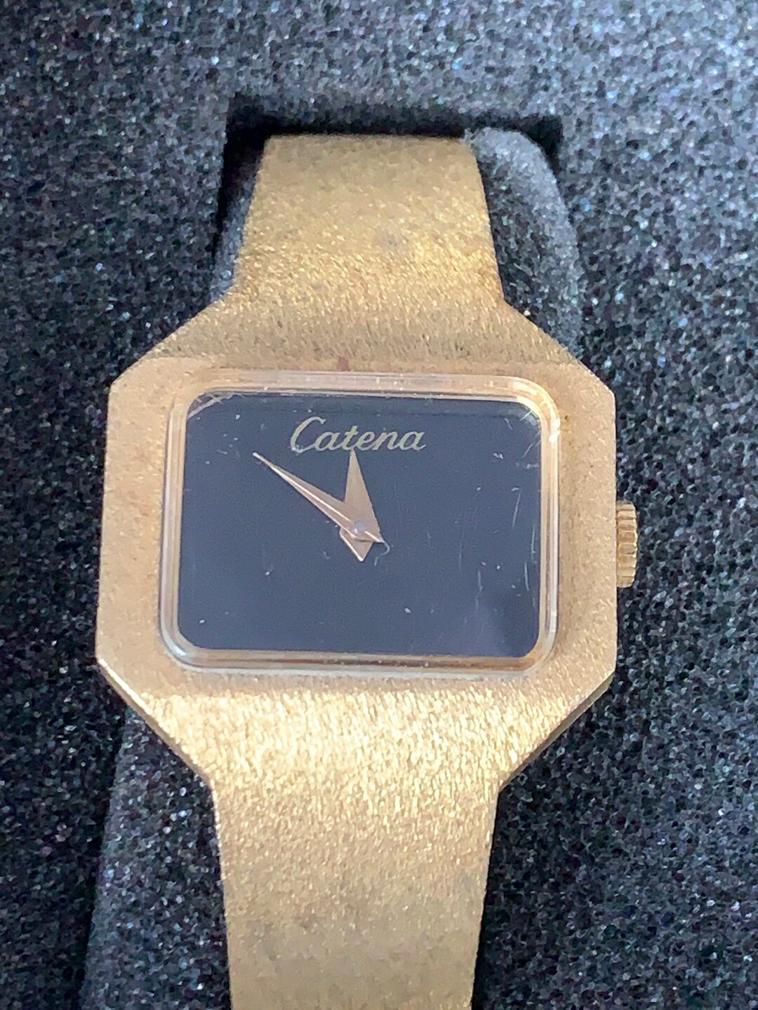 Schöne Vintage Catena 17 Jewels Dresswatch mit Rindeneffekt 
