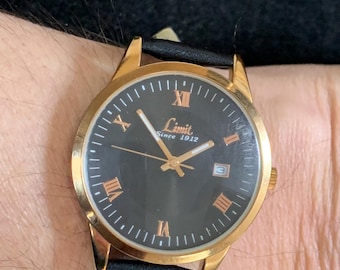Reloj clásico para hombre con correa de cuero y esfera negra en tono oro rosa