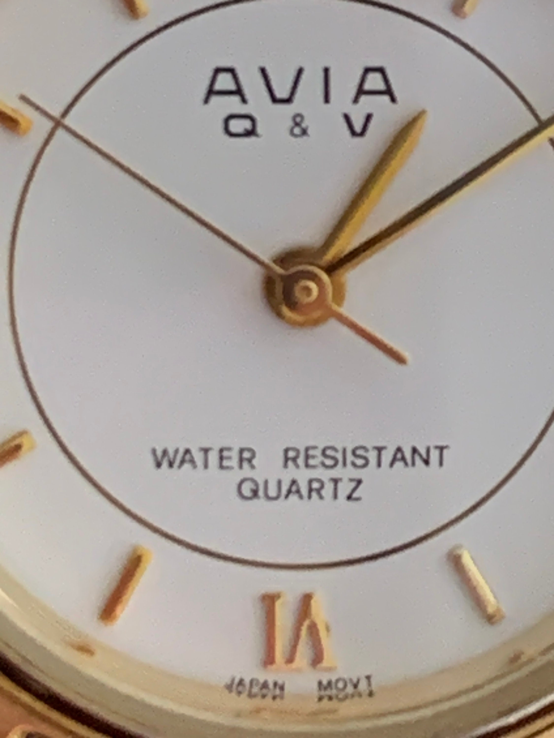Avia q&v watch deals