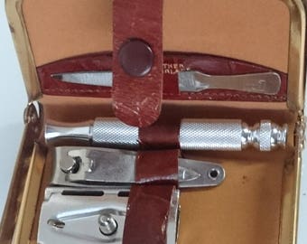 Vintage portemonnee-vormige manicureset met scheermes