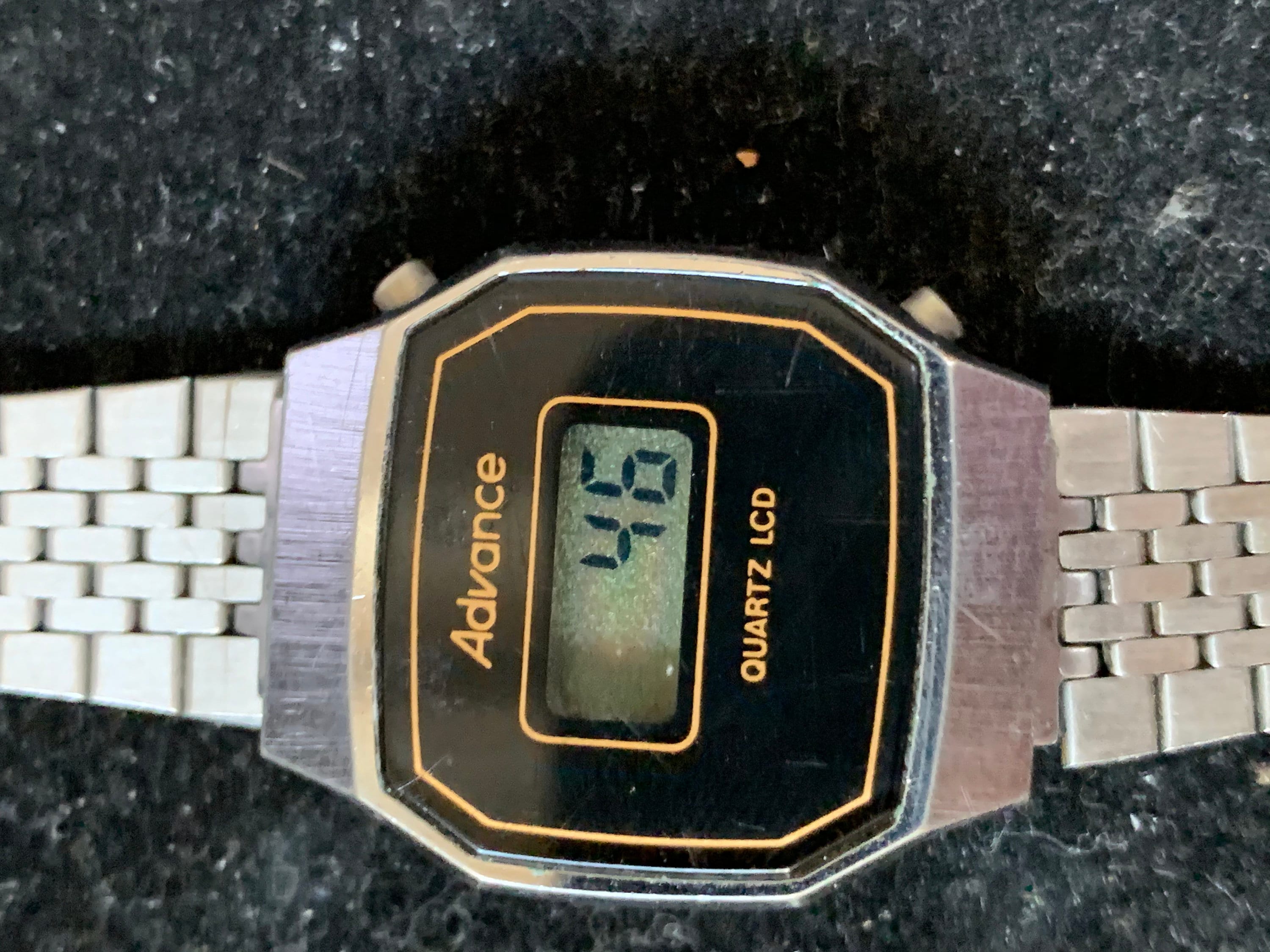 Vintage advance quartz watch cheap