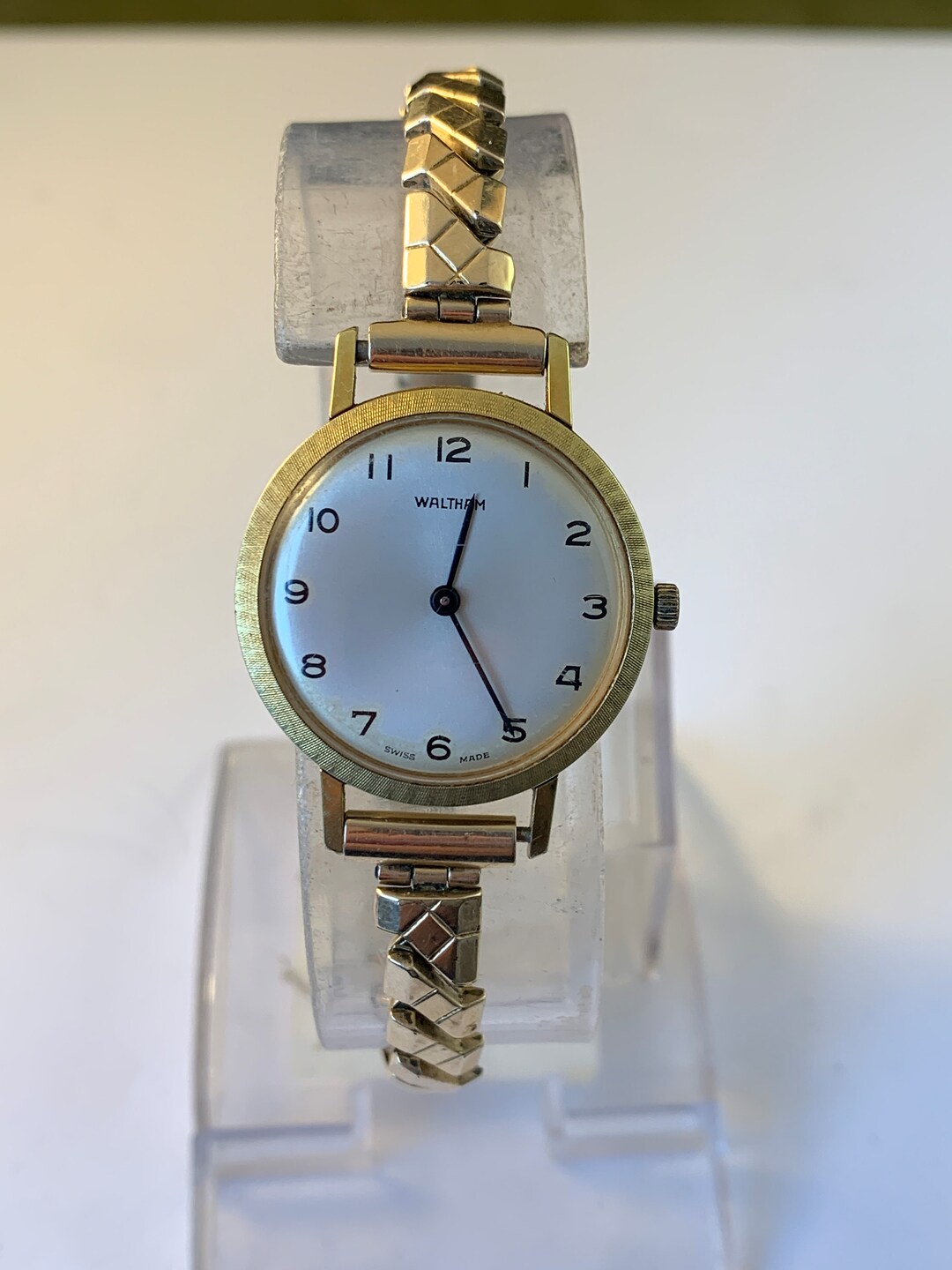 Montre Vintage Femme Waltham Prestige - Cadran Argenté 24mm - Quartz Nouvelle Pile - Occasion