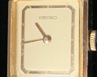 Beautiful Ladies SEIKO  gold cream Dial, Rectangular  17 Jewels Watch